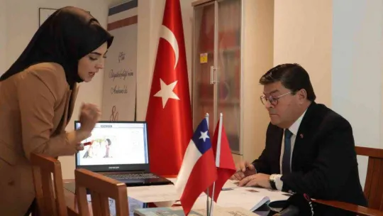 Şili'nin Ankara Büyükelçisi Castro Türkçe öğreniyor