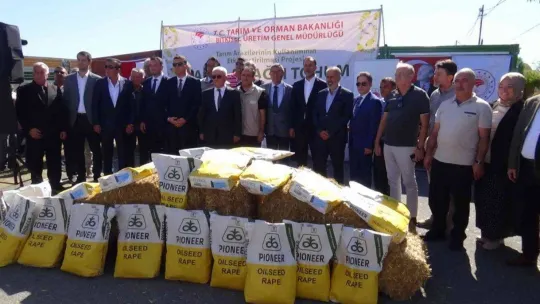 Silivri'de çiftçilere kanola tohumu dağıtıldı