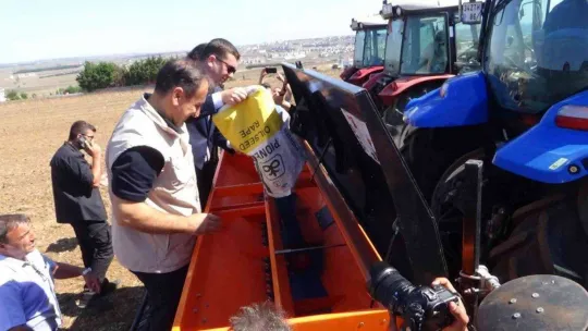 Silivri'de çiftçilere kanola tohumu dağıtıldı