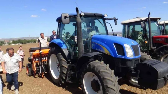 Silivri'de çiftçilere kanola tohumu dağıtıldı