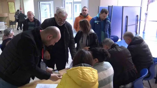 Silivri'de yaşayan çifte vatandaşlar oylarını kullanıyor