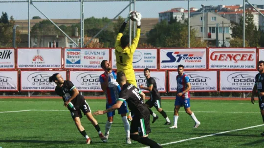 Silivrispor keyiften 4 köşe 4-0