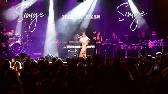 Simge Bursa'yı coşturdu