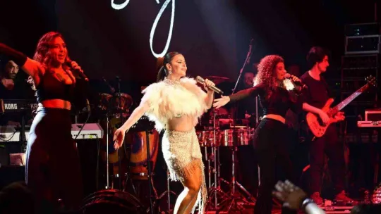 Simge Bursa'yı coşturdu