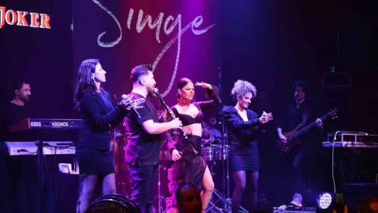 Simge Bursalıları coşturdu