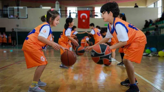 Sinan Güler çocuklarla bir araya geldi