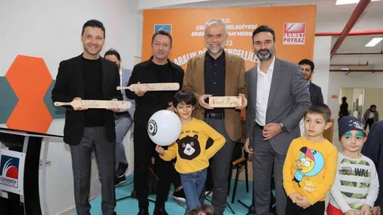 Sinan Özen Ve Baha, şarkılarını Çekmeköy'de özel çocuklar için seslendirdi