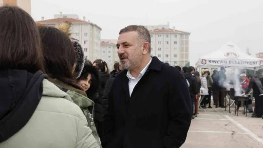 Sincan Belediyesinden öğrencilere sucuk ekmek ikramı