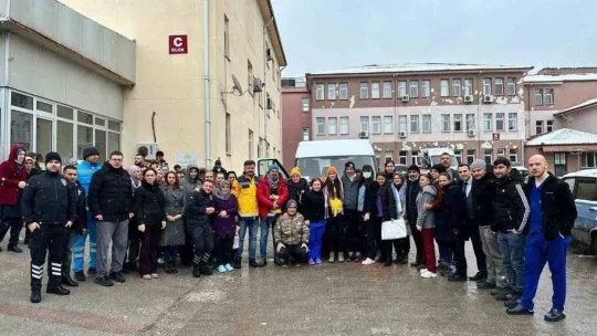 Sındırgı'dan 14 sağlık çalışanı deprem bölgesine hareket etti