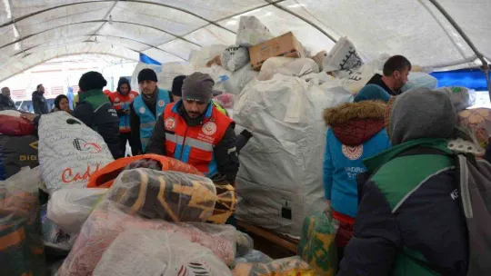 Sındırgı'dan deprem bölgesine yardım seferberliği devam ediyor