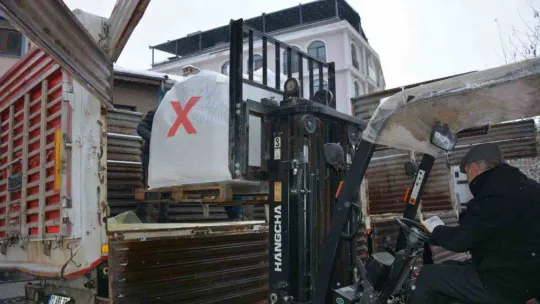 Sındırgı'dan deprem bölgesine yardım seferberliği devam ediyor