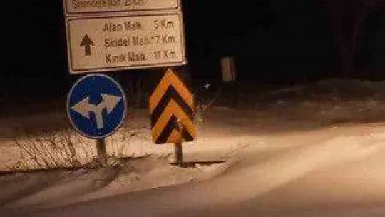 Sındırgı kar yağışı ile beyaz gelinlik giydi