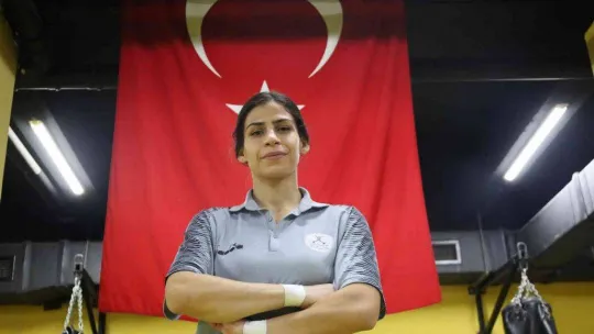 Sınıfta öğretmen ringde boksör