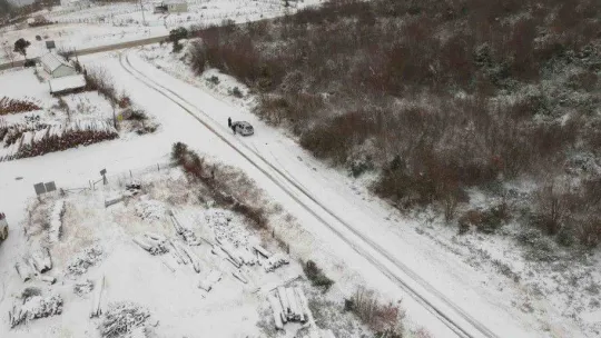 Sinop'ta kapanan köy yollarında karla mücadele