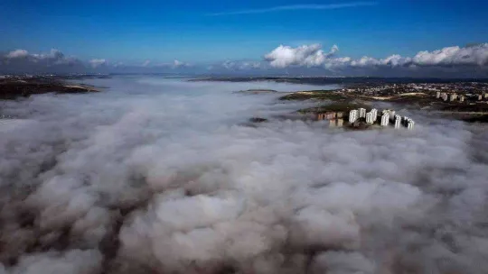 Sis bulutları Başakşehir ve Sazlıdere gölü çevresinde kartpostallık kareler oluşturdu