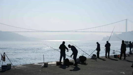 Sis bulutlarının içinde kaybolan Yavuz Sultan Selim Köprüsü, kartpostallık görüntüler oluşturdu