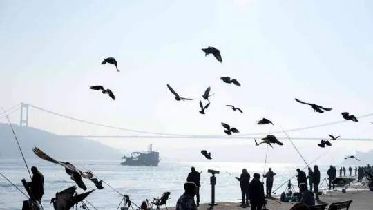 Sis bulutlarının içinde kaybolan Yavuz Sultan Selim Köprüsü, kartpostallık görüntüler oluşturdu