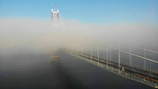 Sis içinde kalan 1915 Çanakkale Köprüsü