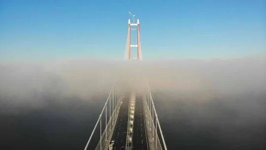 Sis içinde kalan 1915 Çanakkale Köprüsü