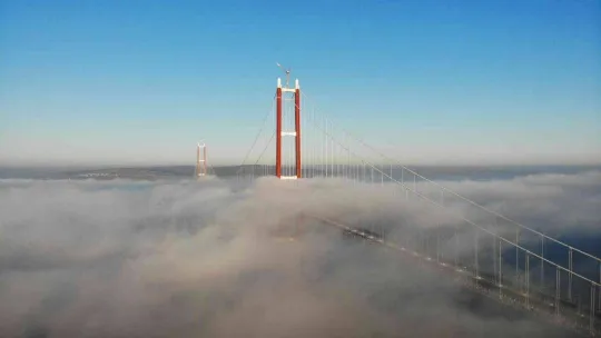 Sis içinde kalan 1915 Çanakkale Köprüsü