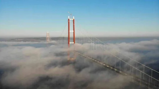 Sis içinde kalan 1915 Çanakkale Köprüsü