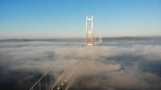 Sis içinde kalan 1915 Çanakkale Köprüsü