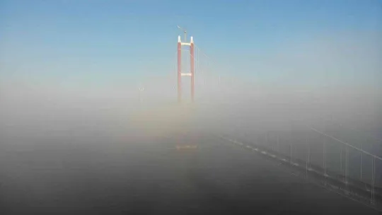 Sis içinde kalan 1915 Çanakkale Köprüsü