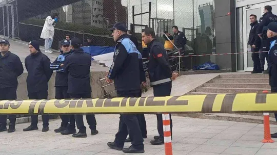 Şişli Belediyesi'nde staj gören genç kız, belediye binasının çatısından düşerek hayatını kaybetti