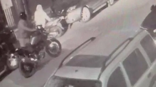 Şişli'de 20 saniyede motosiklet hırsızlığı kamerada