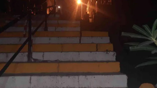 Şişli'de inşaat alanının üstündeki yol çöktü: Vatandaşlar korku ile sokağa döküldü