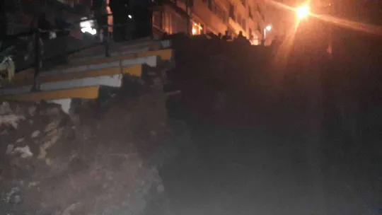 Şişli'de inşaat alanının üstündeki yol çöktü: Vatandaşlar korku ile sokağa döküldü