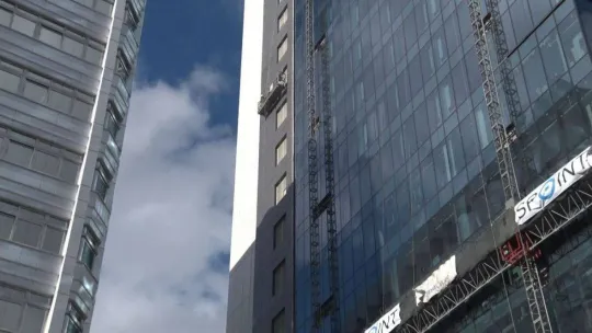 Şişli'de kule inşaatındaki asansörde mahsur kalan 2 işçi kurtarıldı