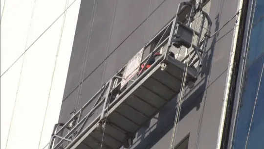 Şişli'de kule inşaatındaki asansörde mahsur kalan 2 işçi kurtarıldı