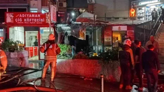 Şişli'de motosiklet tamirhanesi alev alev yandı