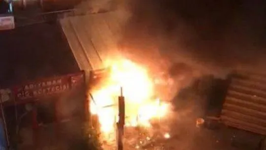 Şişli'de motosiklet tamirhanesi alev alev yandı