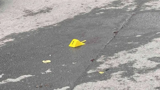 Şişli'de motosikletteki 2 kişiye silahlı saldırı: Olay anı kameraya yansıdı