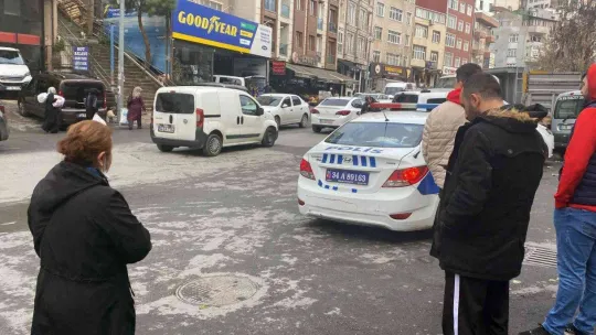 Şişli'de motosikletteki 2 kişiye silahlı saldırı: Olay anı kameraya yansıdı