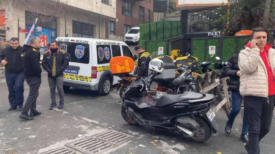 Şişli'de motosikletteki 2 kişiye silahlı saldırı: Olay anı kameraya yansıdı