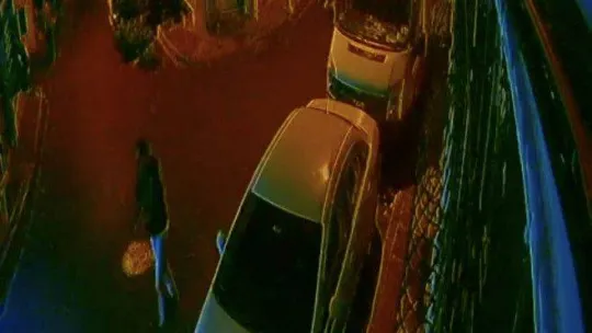 Şişli'de nefes kesen kovalamaca kamerada: Polis suçluları silah çekip metrelerce kovaladı