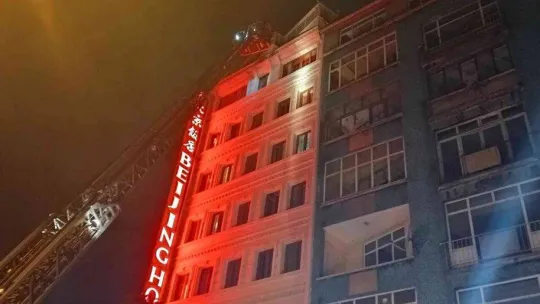 Şişli'de otelde çıkan yangın büyük paniğe neden oldu, 1 kişi dumandan etkilendi