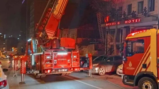 Şişli'de otelde çıkan yangın büyük paniğe neden oldu, 1 kişi dumandan etkilendi