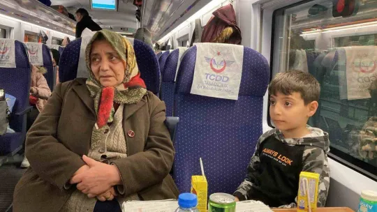 Sivas'ta YHT ilk yolculu seferinde depremzedeleri taşıdı