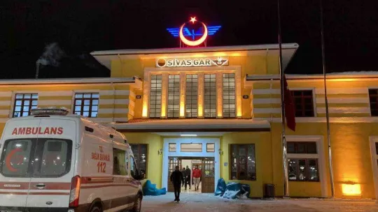 Sivas'ta YHT ilk yolculu seferinde depremzedeleri taşıdı