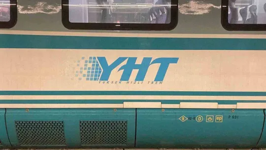 Sivas'ta YHT ilk yolculu seferinde depremzedeleri taşıdı