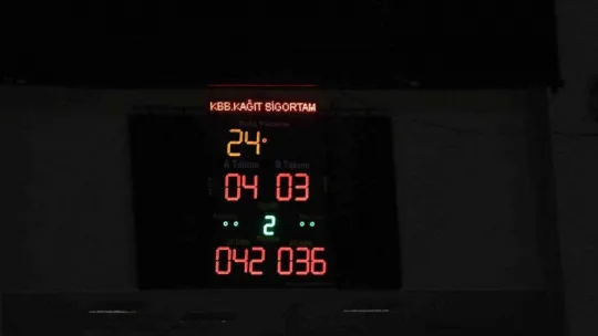 Skorboard arızası maçları erteletiyor