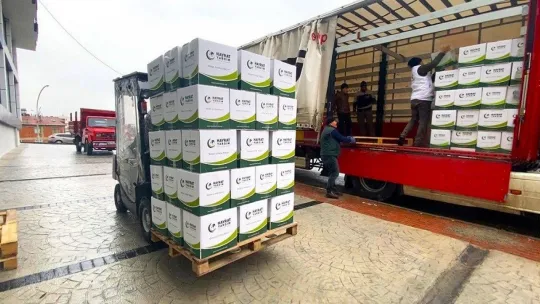 Soğuk kış gününde İdlib'e yürekleri ısıtan yardım