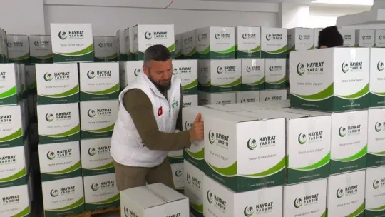 Soğuk kış gününde İdlib'e yürekleri ısıtan yardım