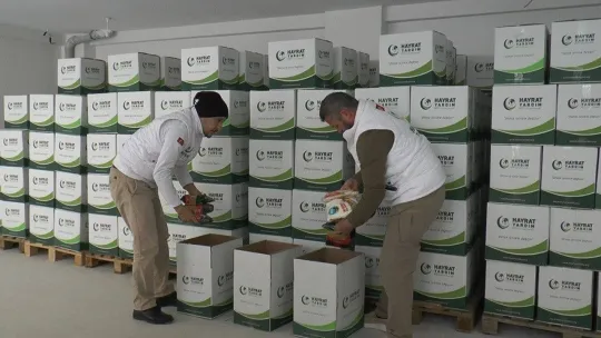 Soğuk kış gününde İdlib'e yürekleri ısıtan yardım