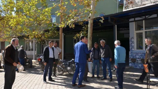 Söğütte köylere asfalt atılıyor