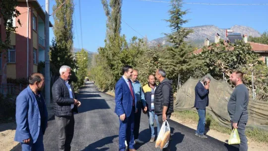 Söğütte köylere asfalt atılıyor